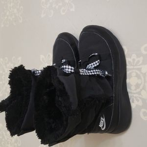 Girl's 1.5 youth Nike boots